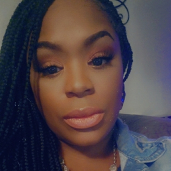 Meet your Posher, April - Picture 5 of 5